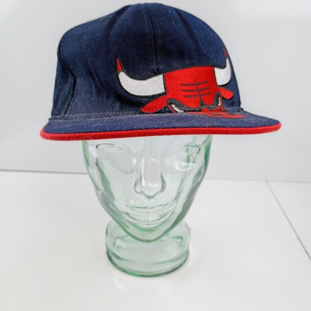 Chicago Bulls Large Logo Embroidered Baseball Hat Size L / XL NBA